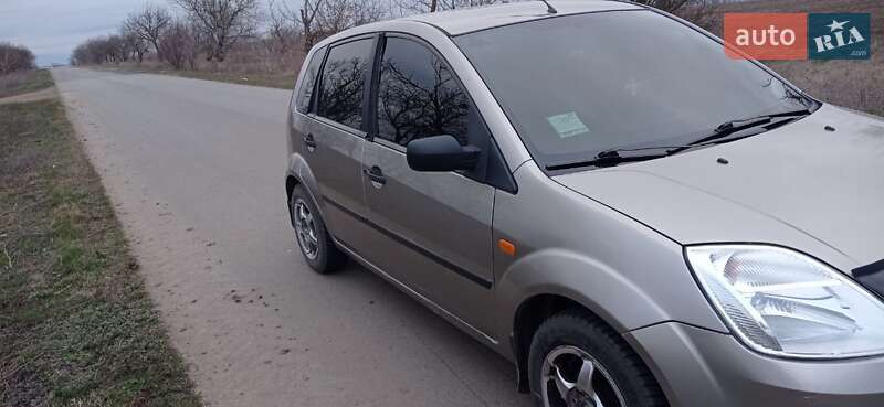 Хэтчбек Ford Fiesta 2003 в Одессе