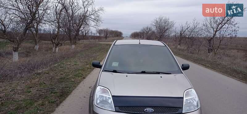 Хэтчбек Ford Fiesta 2003 в Одессе