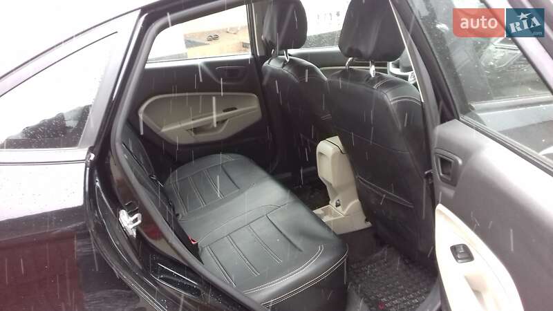 Седан Ford Fiesta 2017 в Золочеве