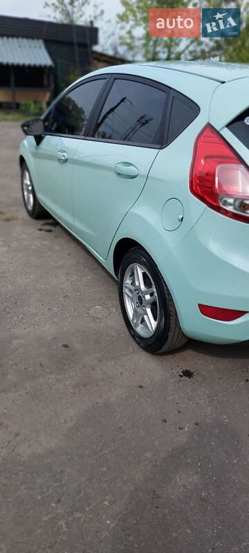 Хэтчбек Ford Fiesta 2016 в Киеве