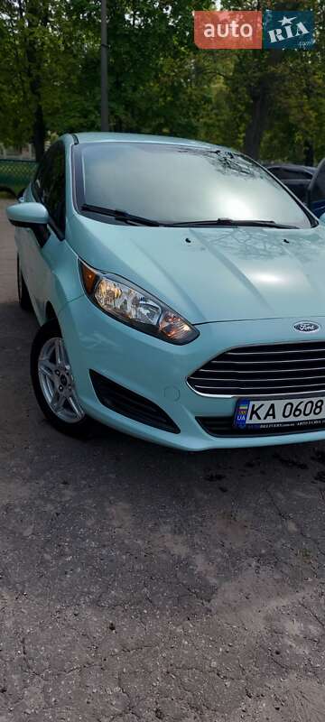 Хэтчбек Ford Fiesta 2016 в Киеве