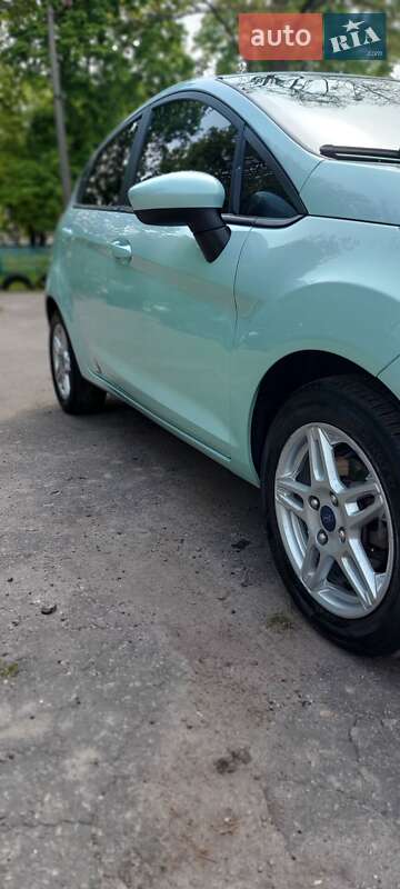 Хэтчбек Ford Fiesta 2016 в Киеве
