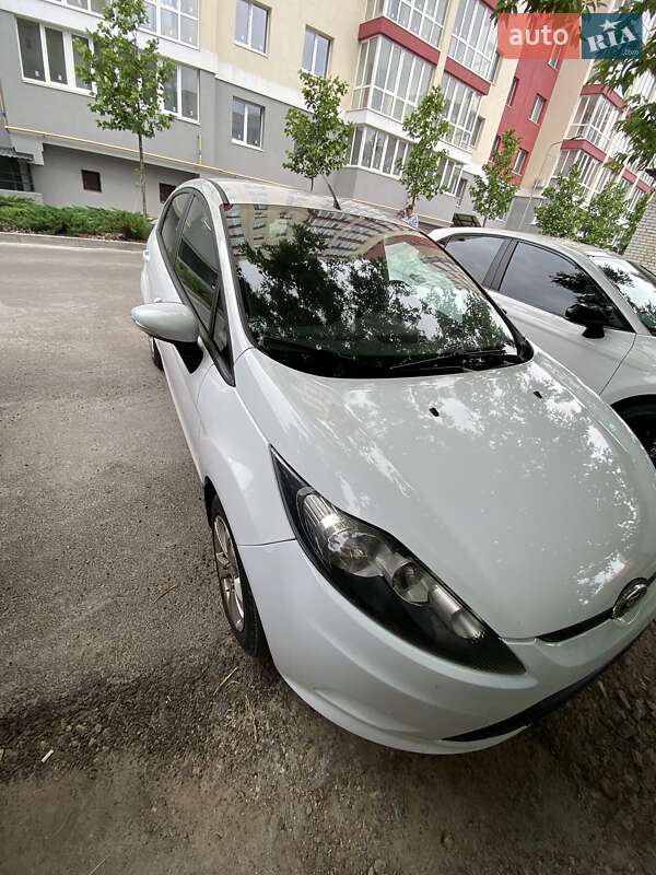 Хэтчбек Ford Fiesta 2012 в Киеве