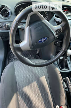 Хэтчбек Ford Fiesta 2012 в Козове