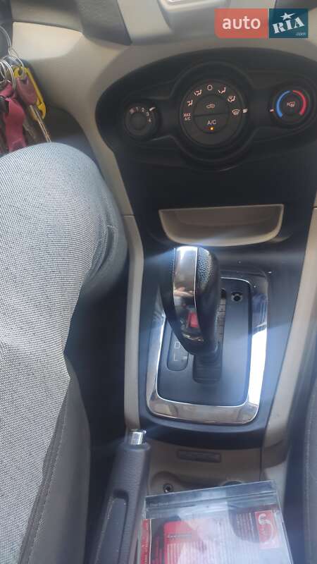 Хэтчбек Ford Fiesta 2013 в Рава-Русской