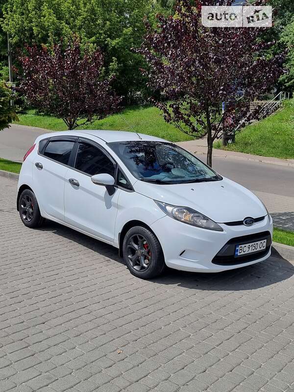 Хетчбек Ford Fiesta 2011 в 