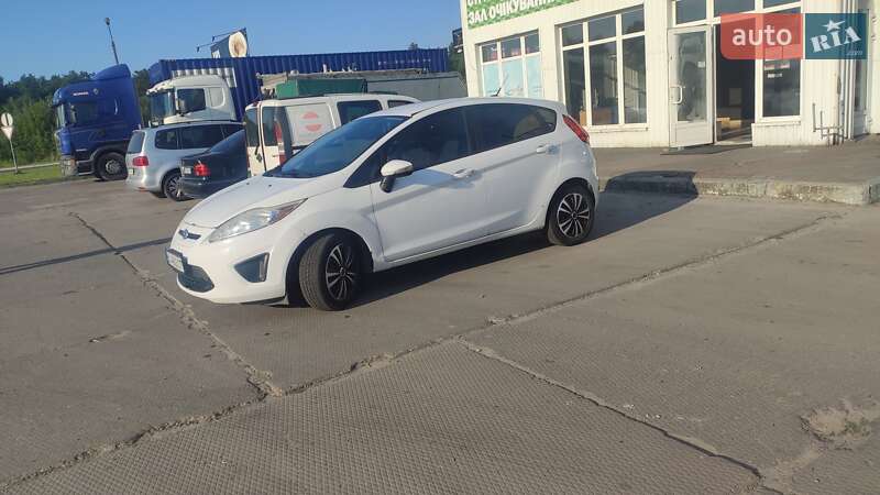 Хэтчбек Ford Fiesta 2013 в Рава-Русской