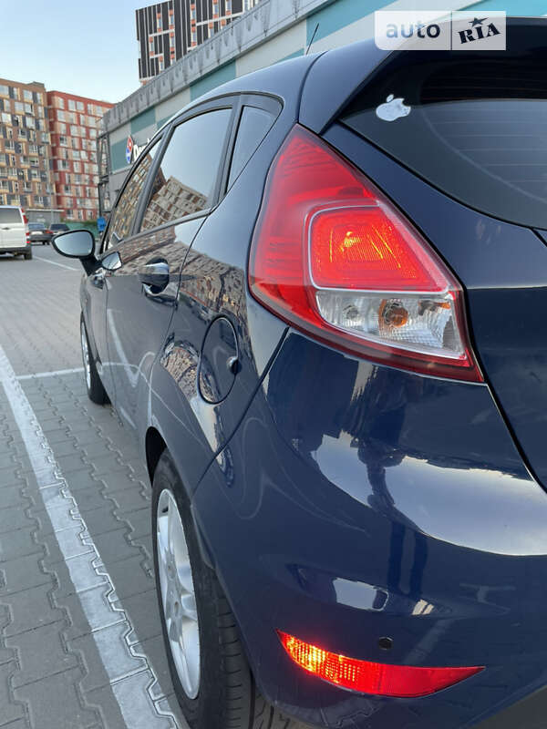 Хэтчбек Ford Fiesta 2015 в Киеве