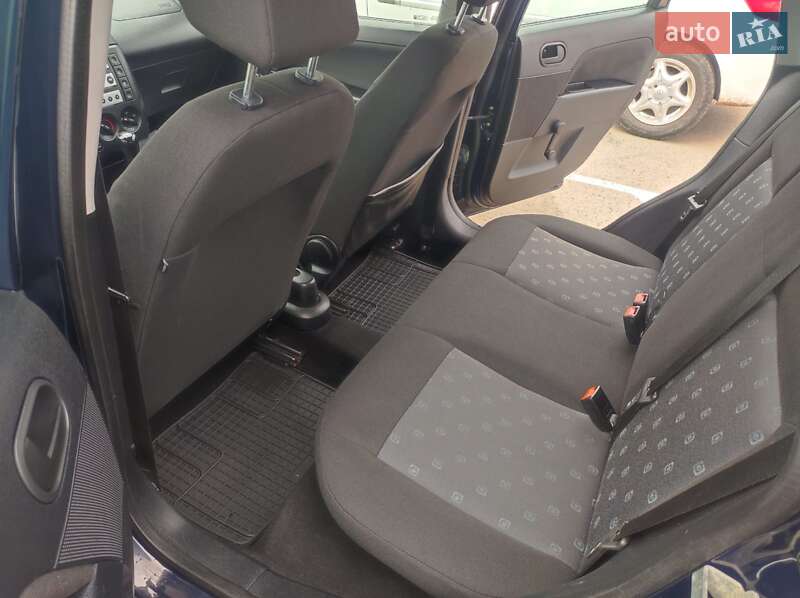 Хэтчбек Ford Fiesta 2005 в Луцке