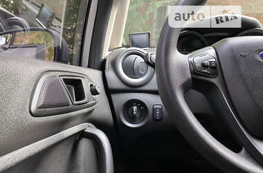 Хэтчбек Ford Fiesta 2019 в 