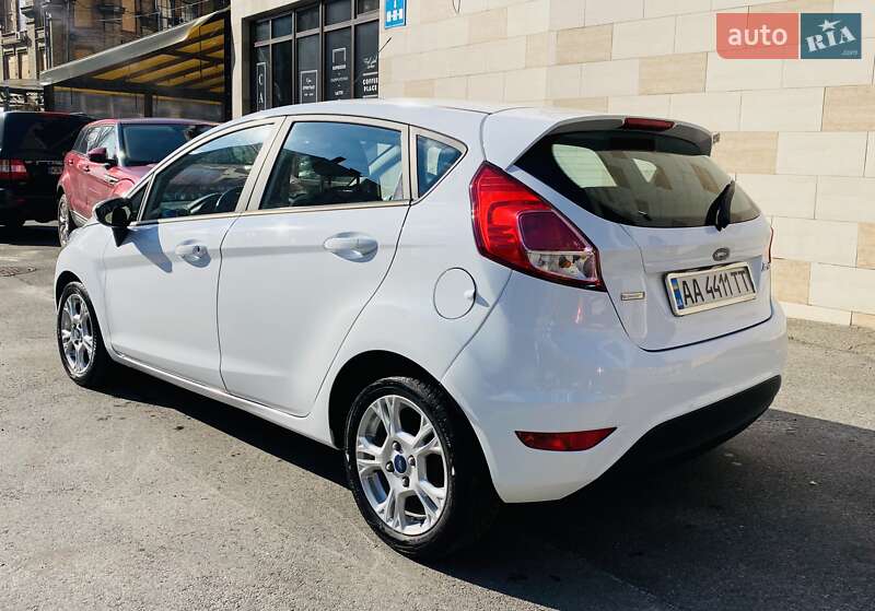 Хетчбек Ford Fiesta 2016 в Києві
