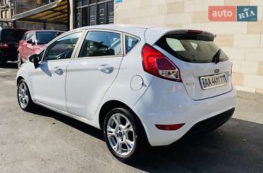 Хэтчбек Ford Fiesta 2016 в 