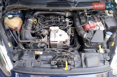 Хэтчбек Ford Fiesta 2013 в 
