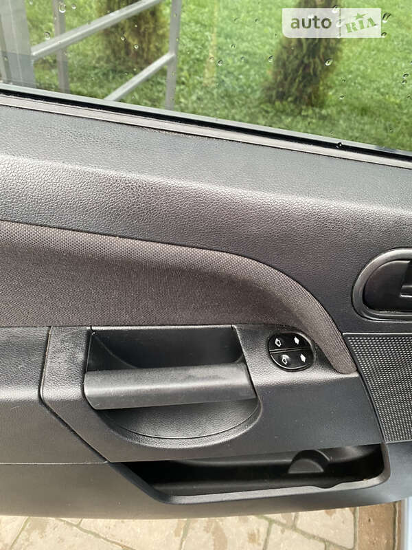 Хэтчбек Ford Fiesta 2006 в Львове фото 13 Хэтчбек Ford Fiesta 2006 в Львове