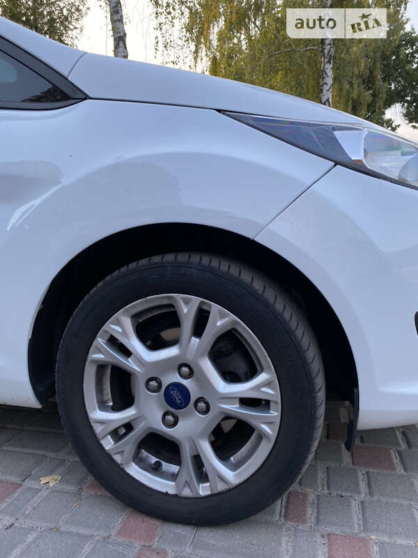Хэтчбек Ford Fiesta 2015 в Лубнах фото 5 Хэтчбек Ford Fiesta 2015 в Лубнах