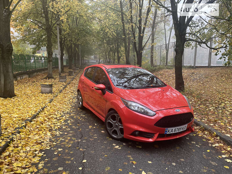 Хетчбек Ford Fiesta 2014 в Києві