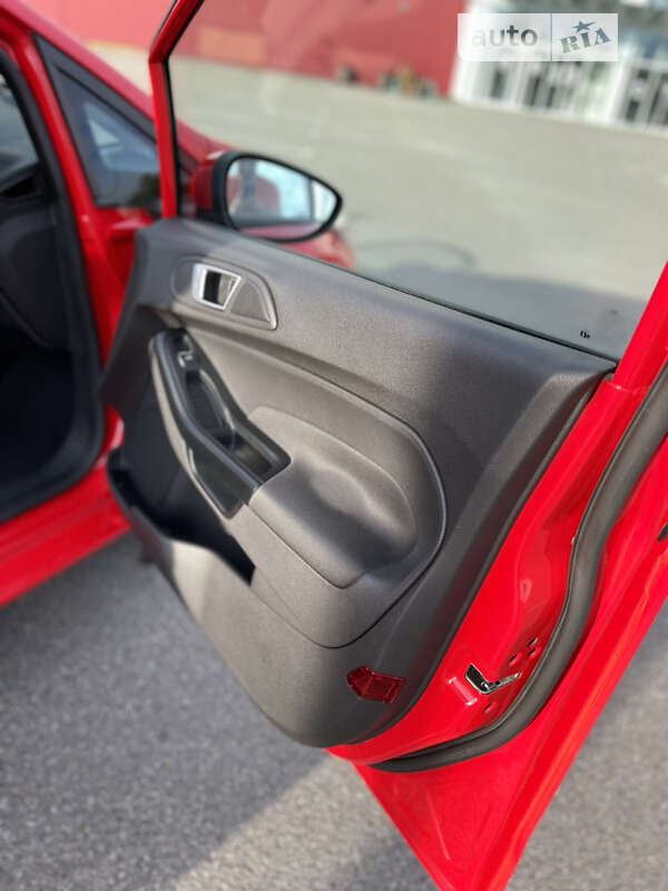 Хетчбек Ford Fiesta 2014 в Києві