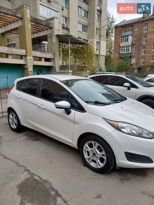 Хэтчбек Ford Fiesta 2016 в Киеве