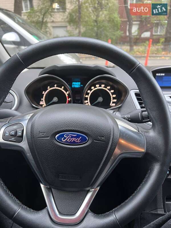 Хетчбек Ford Fiesta 2016 в Києві