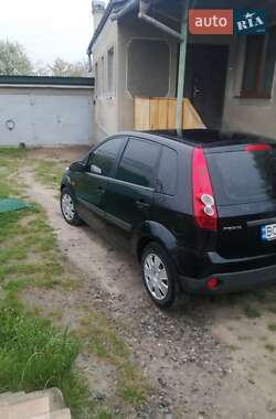 Хэтчбек Ford Fiesta 2006 в Золочеве