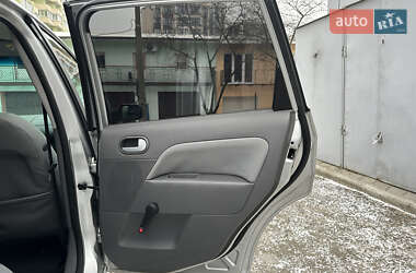 Хетчбек Ford Fiesta 2002 в 