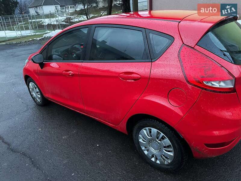 Хэтчбек Ford Fiesta 2010 в Хусте