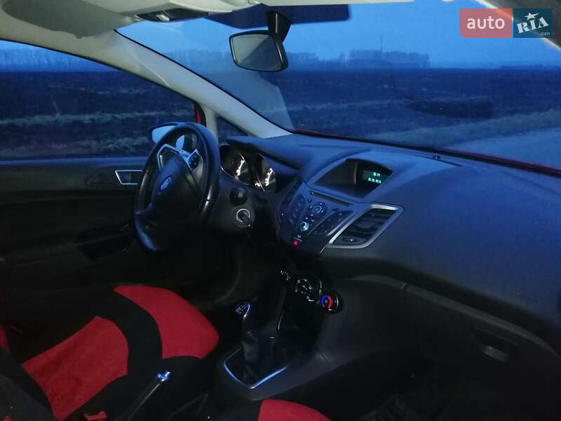 Хэтчбек Ford Fiesta 2015 в Жашкове