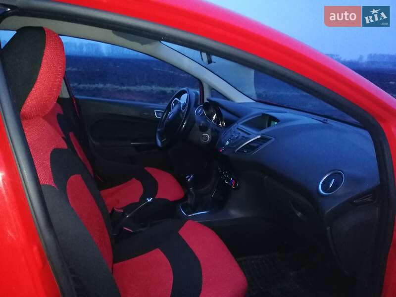 Хэтчбек Ford Fiesta 2015 в Жашкове