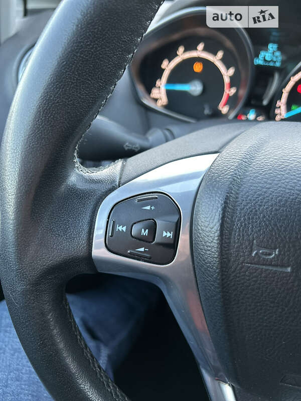 Хэтчбек Ford Fiesta 2015 в Киеве