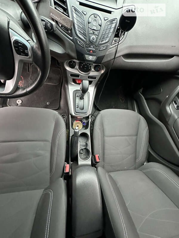 Седан Ford Fiesta 2016 в Львове