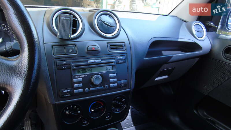 Хэтчбек Ford Fiesta 2006 в Николаеве