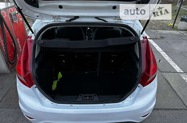 Хэтчбек Ford Fiesta 2010 в 