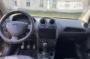 Хэтчбек Ford Fiesta 2007 в Снятине