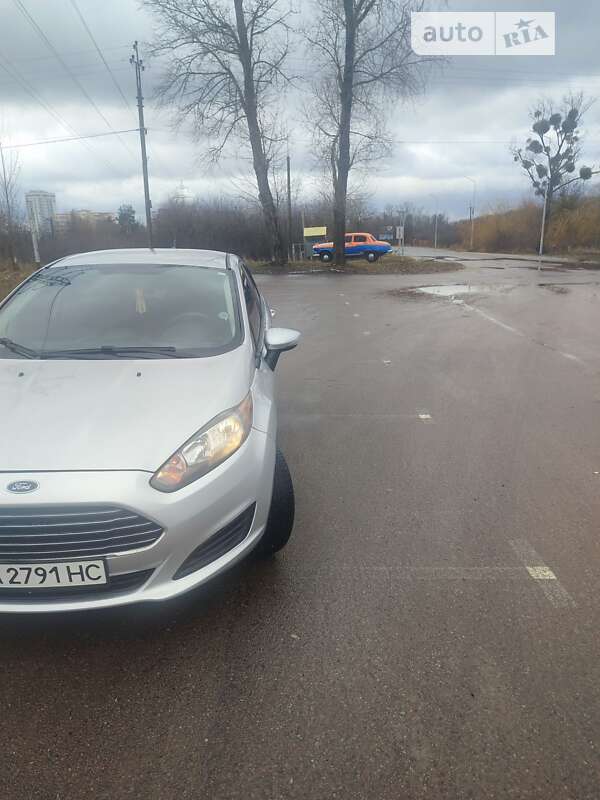 Седан Ford Fiesta 2016 в Вышгороде