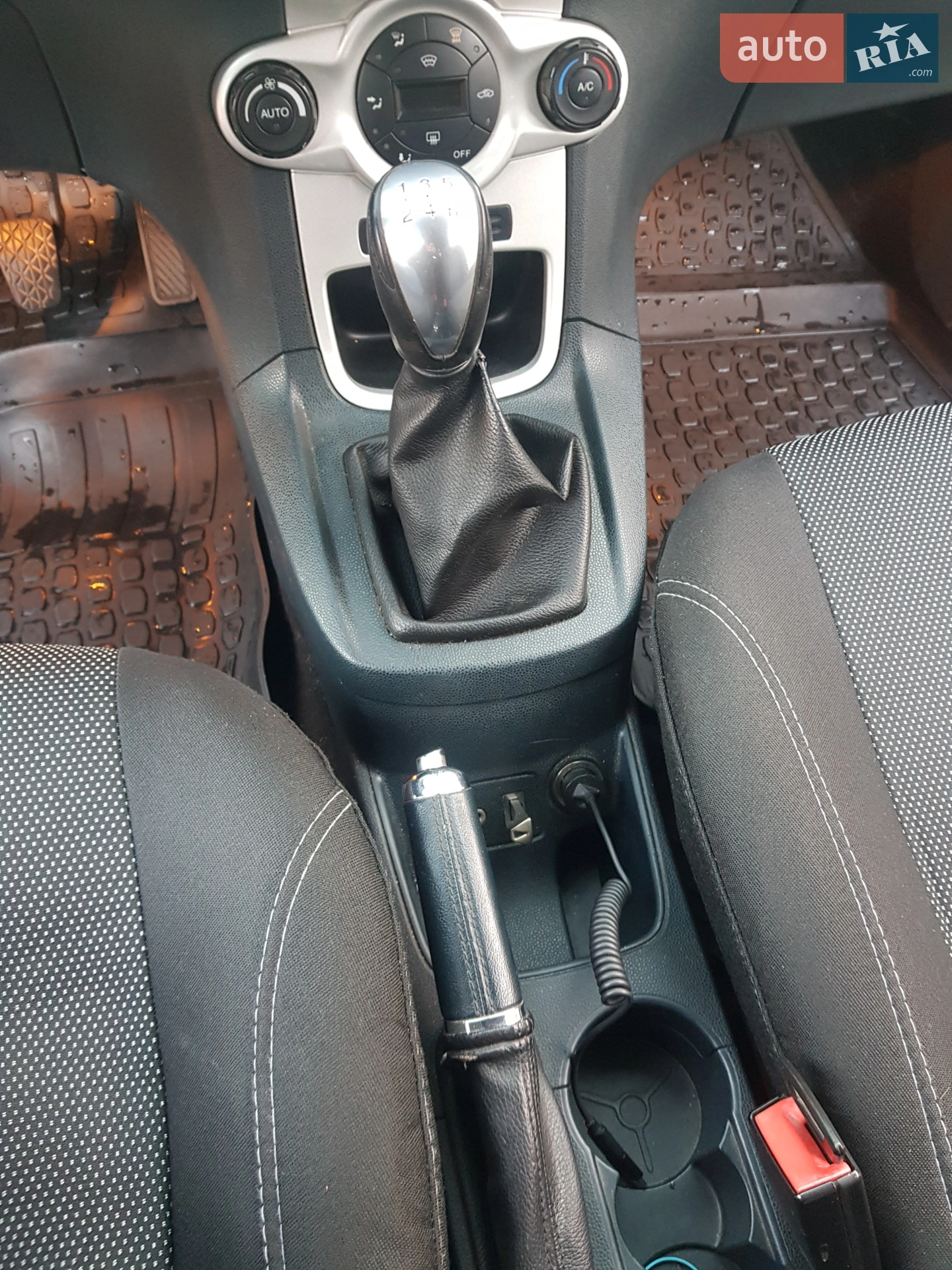 2010 Ford Fiesta - мініатюра 7