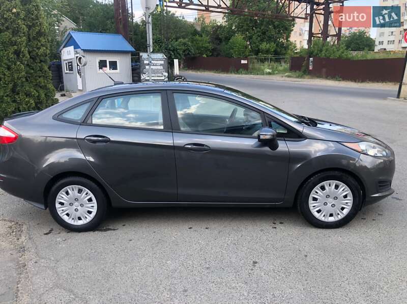 Седан Ford Fiesta 2014 в Чернівцях