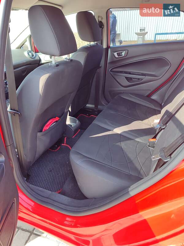 Хэтчбек Ford Fiesta 2015 в Запорожье