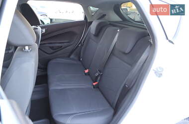 Хэтчбек Ford Fiesta 2015 в 