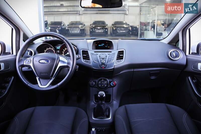 Хэтчбек Ford Fiesta 2015 в Киеве