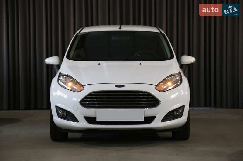 Хэтчбек Ford Fiesta 2015 в Киеве