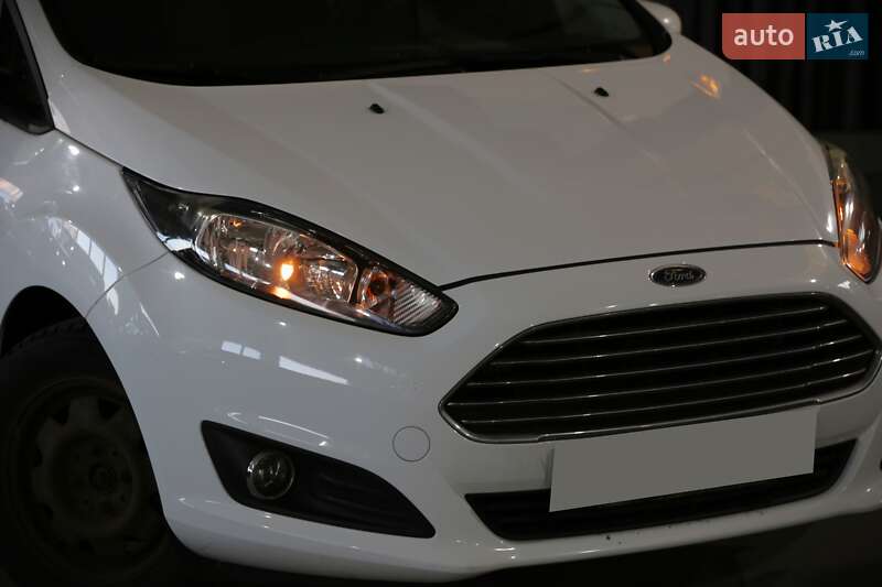 Хэтчбек Ford Fiesta 2015 в Киеве
