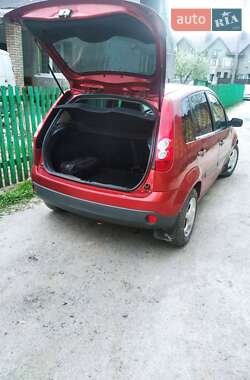 Хэтчбек Ford Fiesta 2006 в Ровно