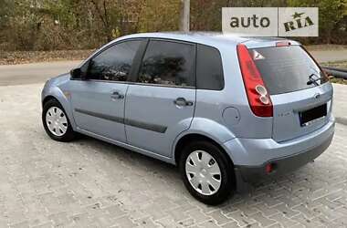 Хетчбек Ford Fiesta 2006 в Надвірній