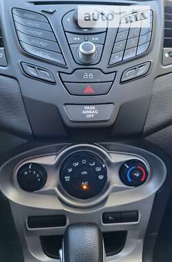 Хэтчбек Ford Fiesta 2014 в Чорткове