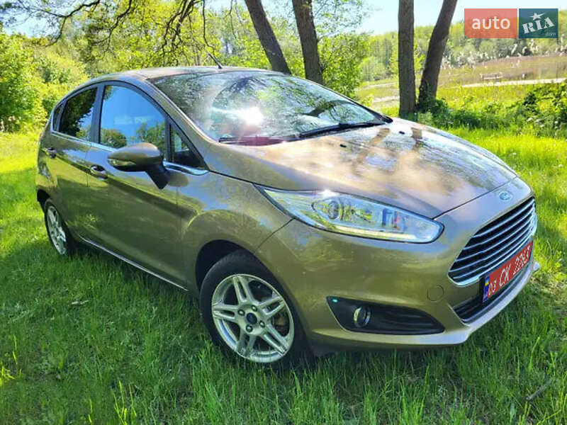 Хэтчбек Ford Fiesta 2015 в Ивано-Франковске