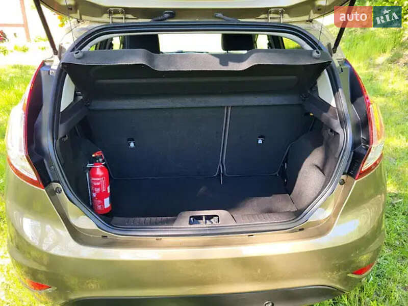 Хэтчбек Ford Fiesta 2015 в Ивано-Франковске