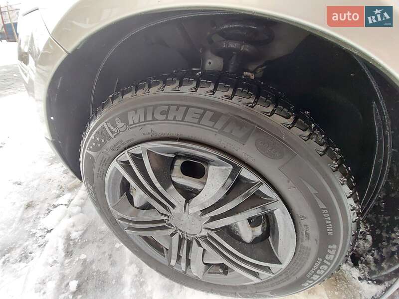 Хэтчбек Ford Fiesta 2003 в Киеве фото 9 Хэтчбек Ford Fiesta 2003 в Киеве