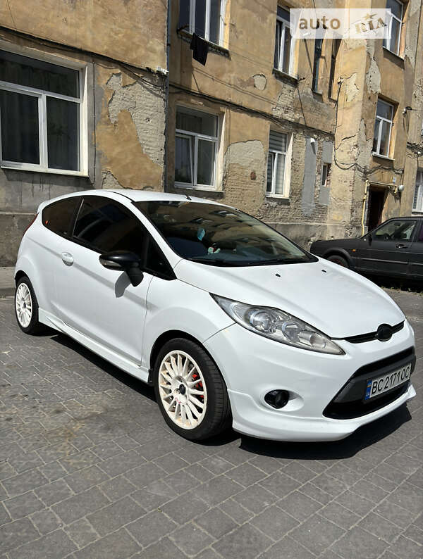 Хэтчбек Ford Fiesta 2009 в 