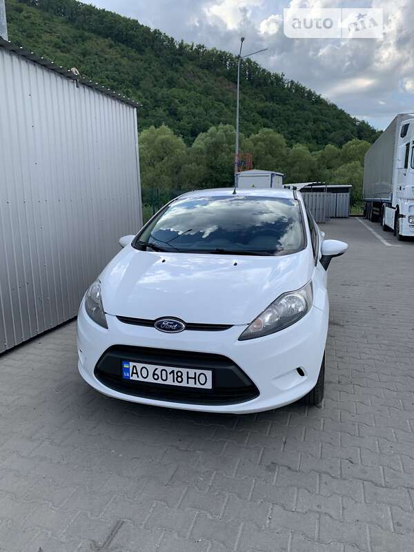 Хэтчбек Ford Fiesta 2012 в Мукачево