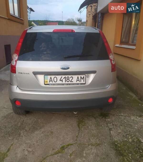 Хэтчбек Ford Fiesta 2007 в Тячеве